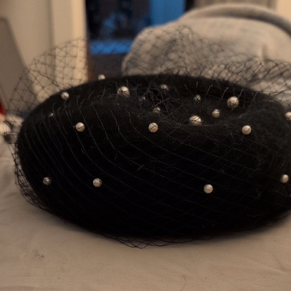Elegant Black Beret with Pearls